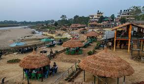 वर्षायामको आगमनसँगै सौराहामा घटे पर्यटक