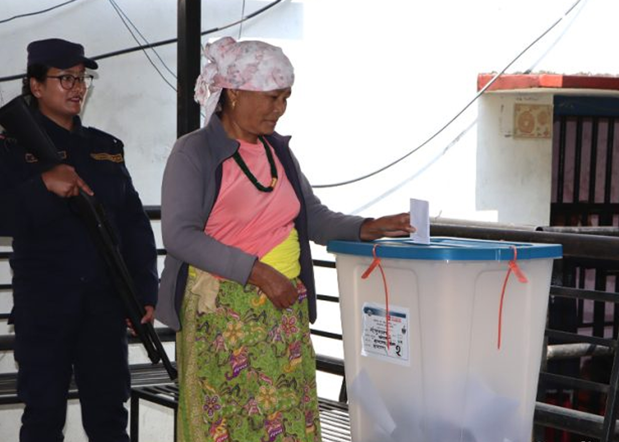 संखुवासभा कारागारमा ३३ कैदीबन्दीले गरे मतदान