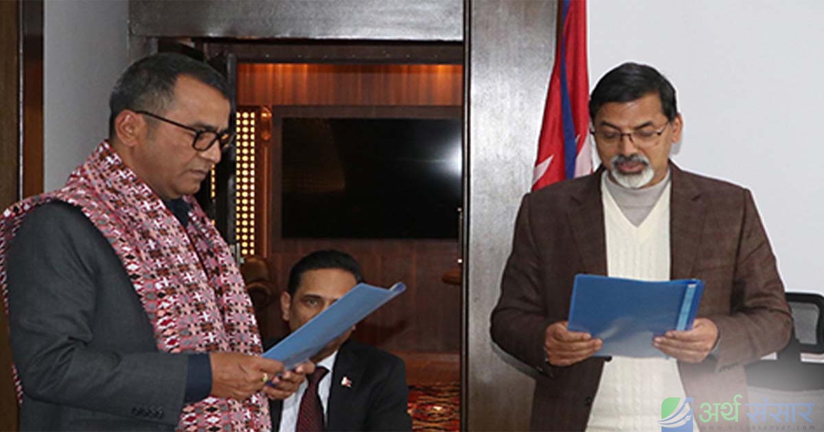 कसैको प्रभावमा नपरी स्वतन्त्र रूपमा काम गर्न नवनियुक्त अध्यक्षलाई अर्थमन्त्रीकाे आग्रह