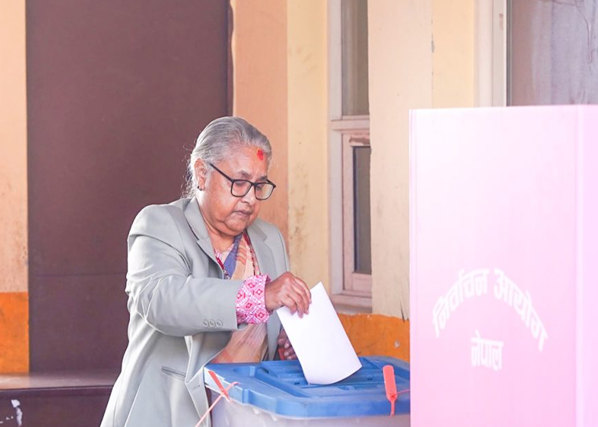 धापासी पुगेर प्रधानमन्त्रीले गरिन् मतदान