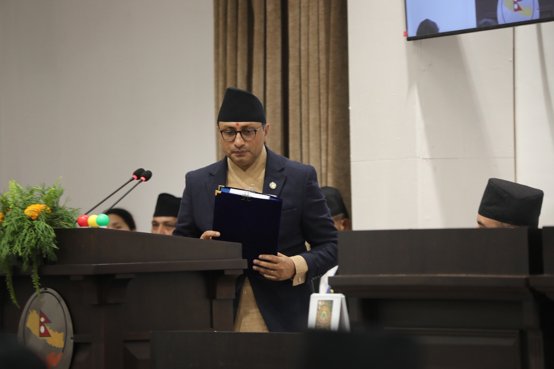 ऋण थपिएको होइन, पुरानो दायित्व तिर्न बजेट विस्तार गरिएको हो : अर्थमन्त्री  वाग्ले