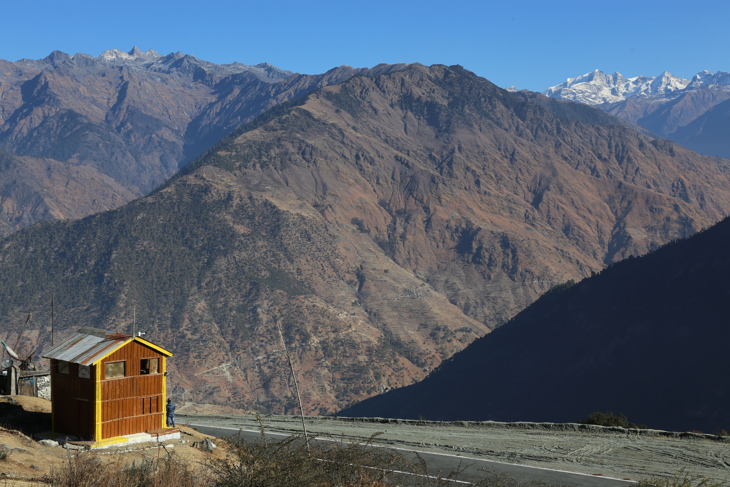 १९ वर्षदेखि काठको टहरामै टर्मिनल टावर