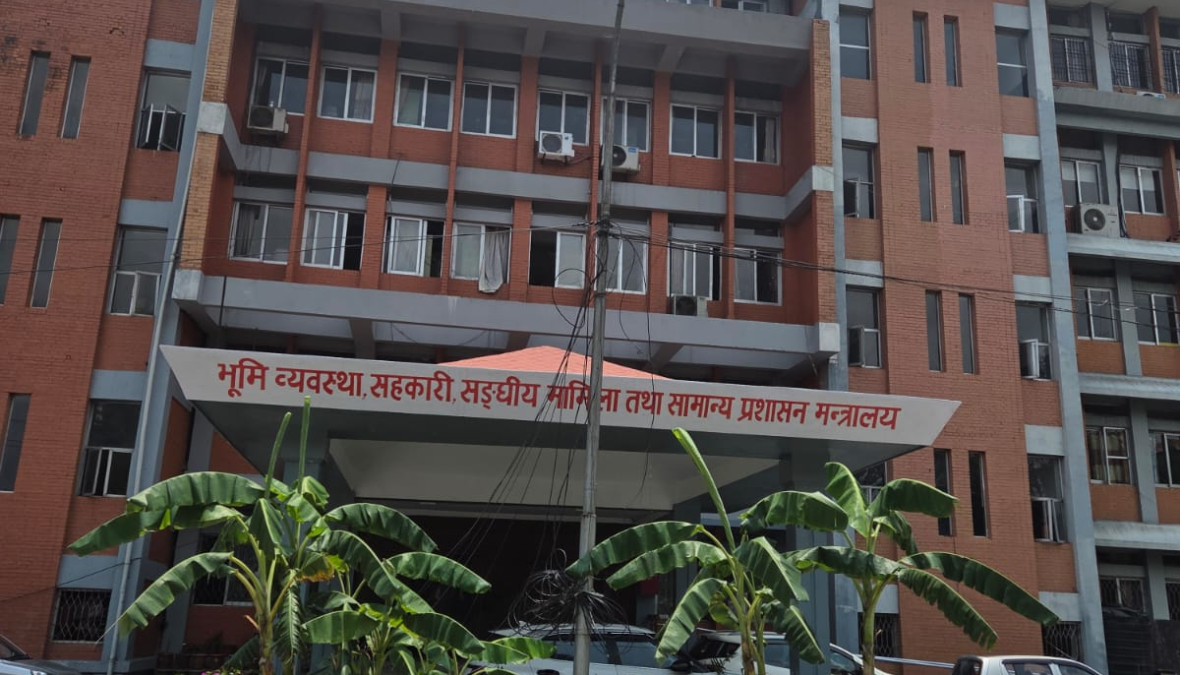 सम्पर्कविहीन  कर्मचारीको खोजी गर्दै सरकार,३ दिनभित्र हाजिर हुन अल्टिमेटम