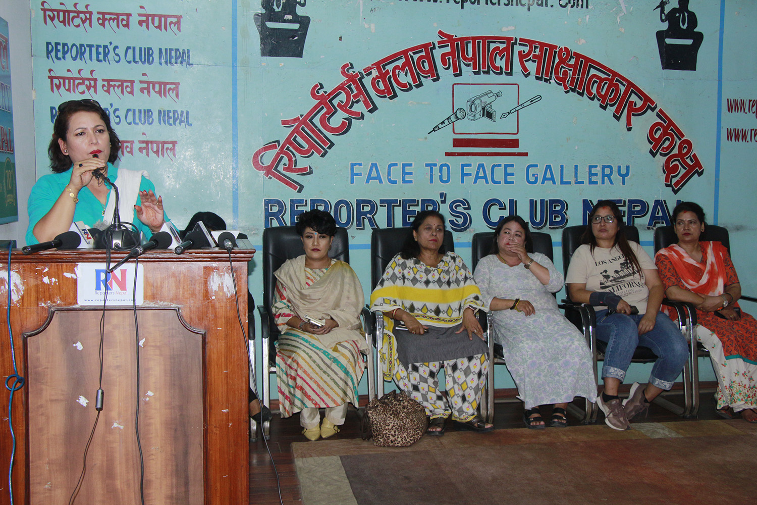 शाखा अधिकृत कर्णले ब्युटिसियन पेशा व्यवसायमाथि नै आँच आउने कार्य गरेको भन्दै संघको आपत्ति, चरणवद्ध आन्दोलनमा उत्रिने चेतावनी