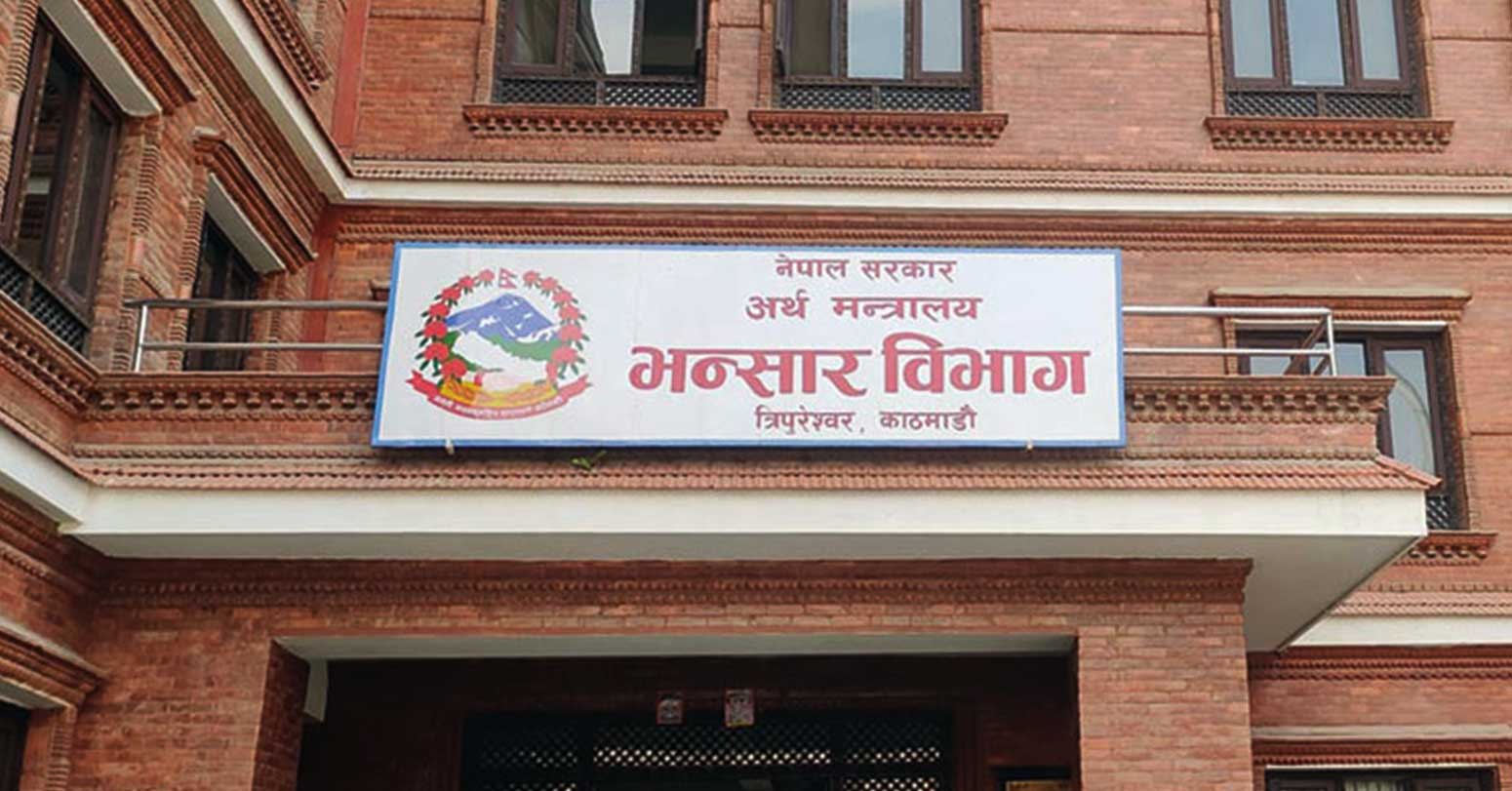 १० महिनामा देशको व्यापार घाटा साढे १२ खर्ब नाघ्यो