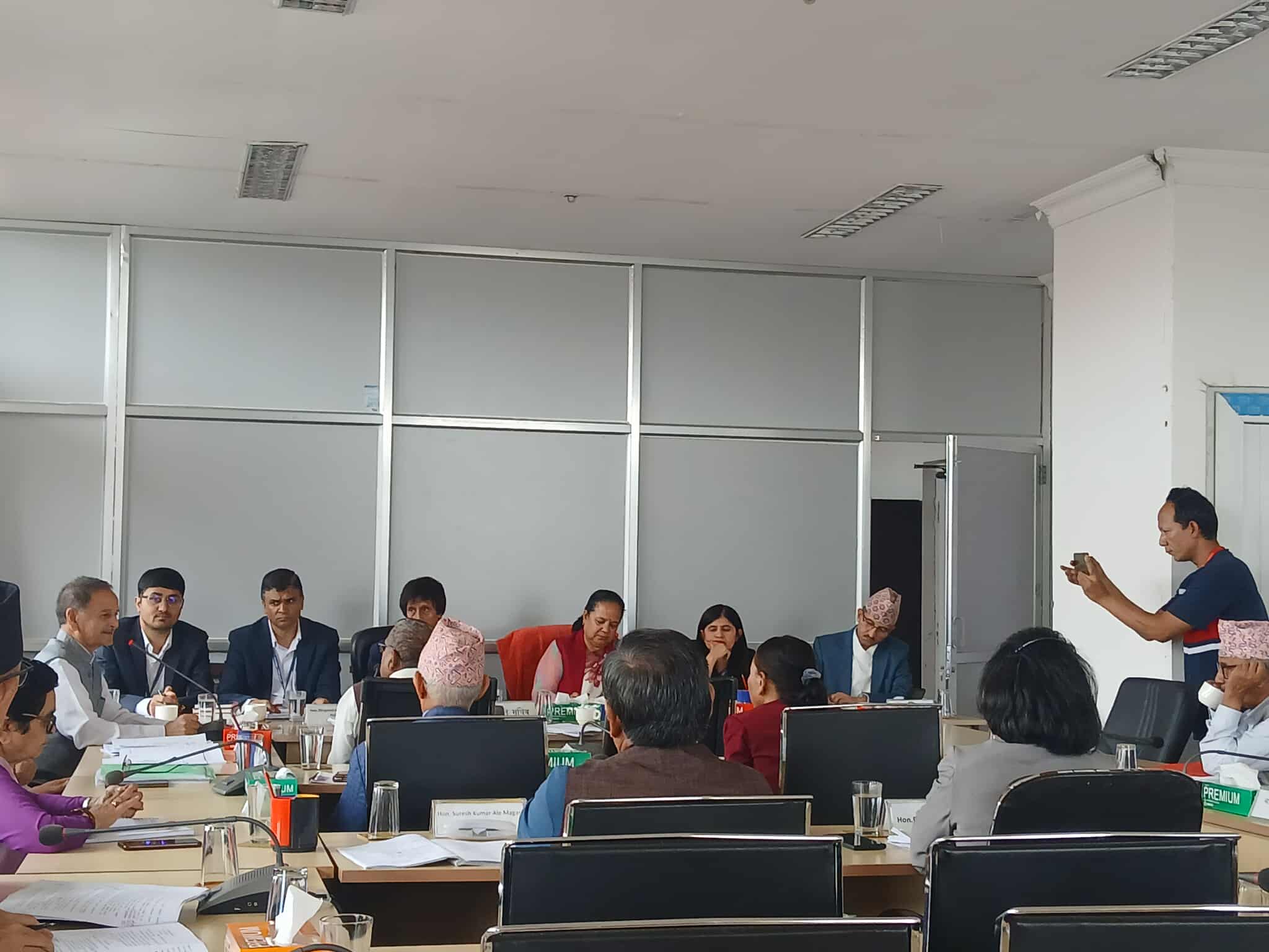 कर्मचारीको उमेर हदको अडानबाट पछि हट्यो सरकार,पुरानै व्यवस्था यथावत