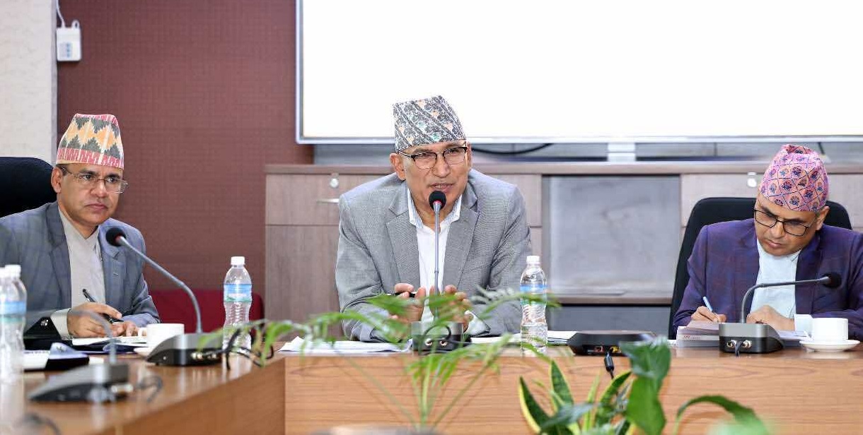 मन्त्रालयका कर्मचारीलाई सहजीकरण र परिणाममुखी कार्यमा जोड दिने अर्थमन्त्री पौडेलको निर्देशन