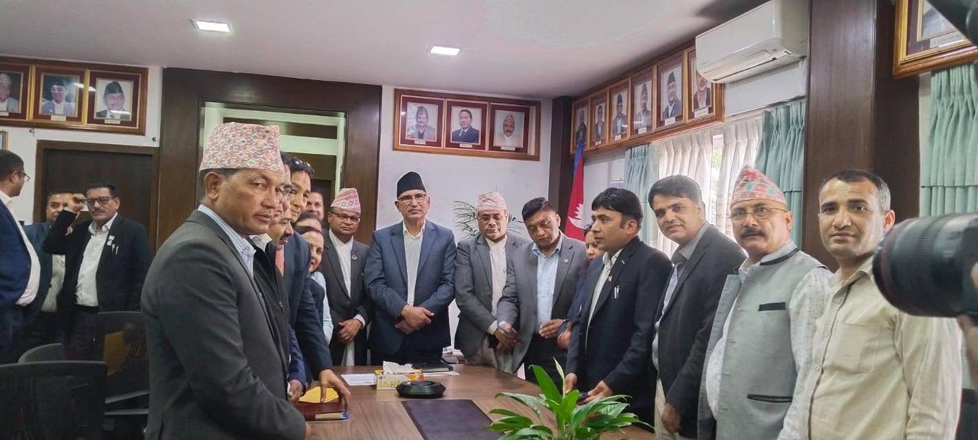 बजेटमा समेट्न स्थानीय तह कर्मचारी संघले अर्थमन्त्रीलाई बुझायो १० बुँदे माग