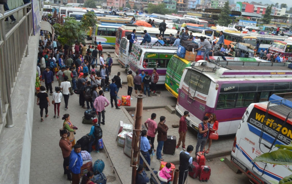 दशैं मान्न काठमाडौं उपत्यकाबाट बाहिरिए आठ लाख यात्रु