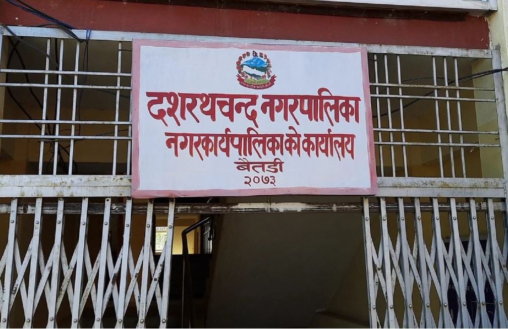 दशरथचन्द नगरपालिकाले गाडी मर्मत र इन्धनमै सक्यो आधा करोड, एउटालाई दिनुपर्ने भुक्तानीमा आर्कैको बिजक