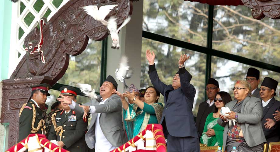 राष्ट्रिय प्रजातन्त्र दिवसमा काठमाडौँको सैनिक मञ्चमा देखिएका केही आकर्षक तस्विरहरु