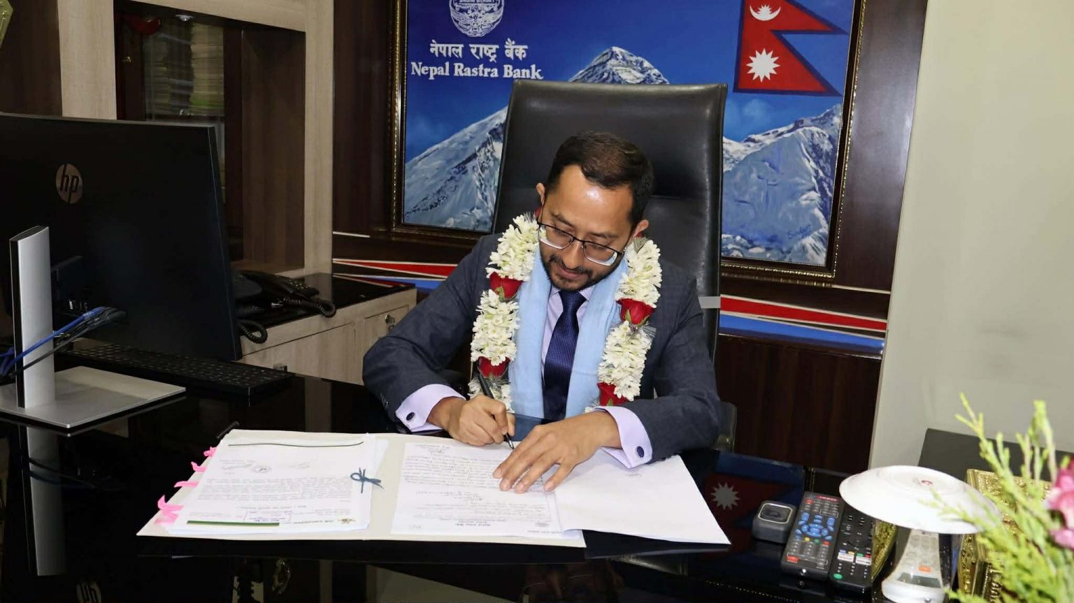 नवनियुक्त डेपुटी गभर्नर पण्डितद्वारा शपथ ग्रहण र पदबहाली