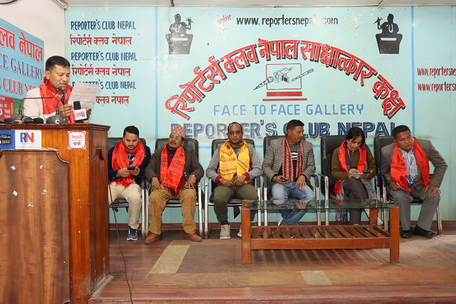 राज्यले ट्याक्सी व्यवसायीलाई बन्धक बनाएको भन्दै  नेपाल मिटर ट्याक्सी व्यवसायी चालक समाजले १६ बुँदे मागहरु सार्वजनिक