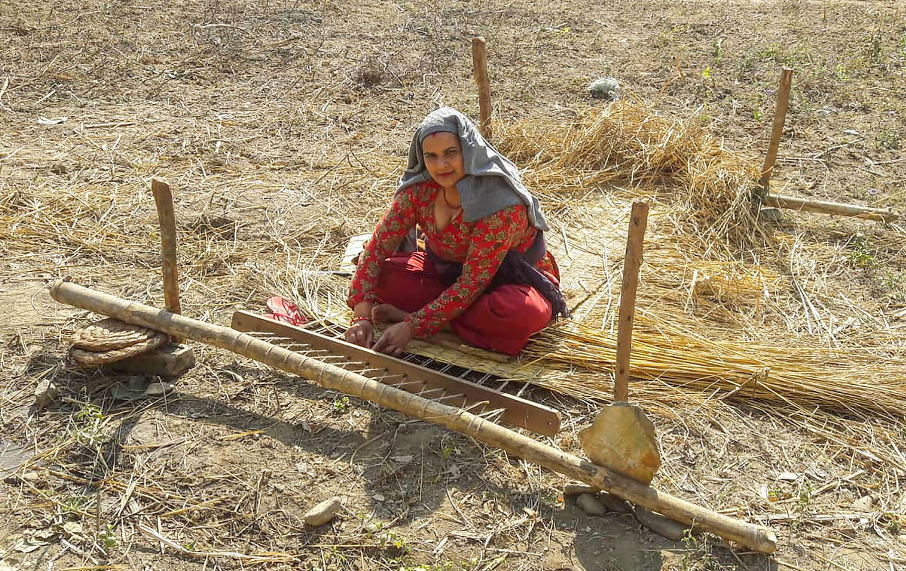 घाम तापेर गुन्द्री बुन्दै