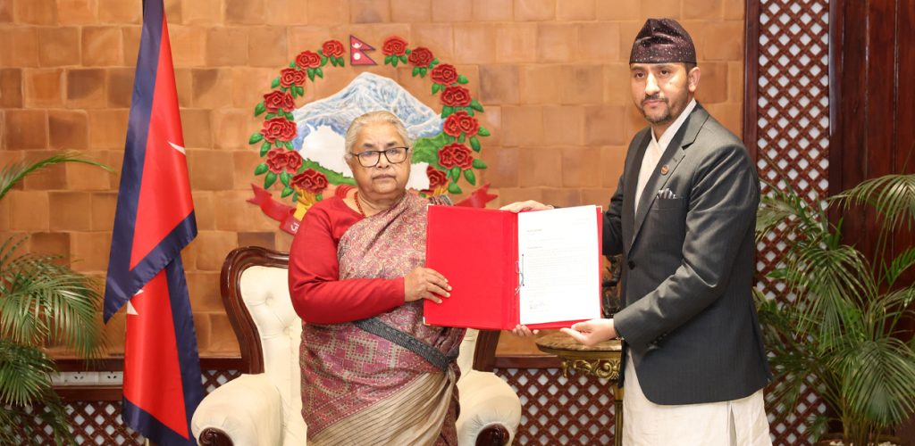 सञ्चारमन्त्री खरेलले दिए राजीनामा, ललितपुर-२ बाट चुनाव लड्ने