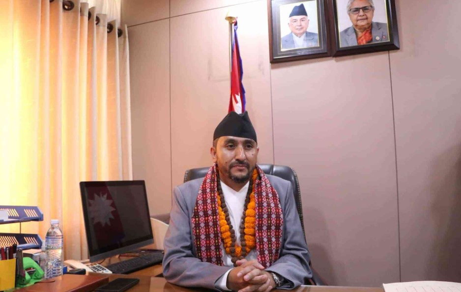 अब नेपालमा सामाजिक सञ्जाल बन्द हुँदैन - सञ्चारमन्त्री खरेल