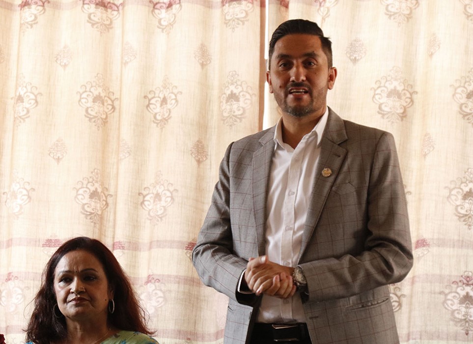 मुलुकलाई ट्रयाक बाहिर जान नदिन सबै गम्भीर हुनुपर्छ - सञ्चारमन्त्री खरेल
