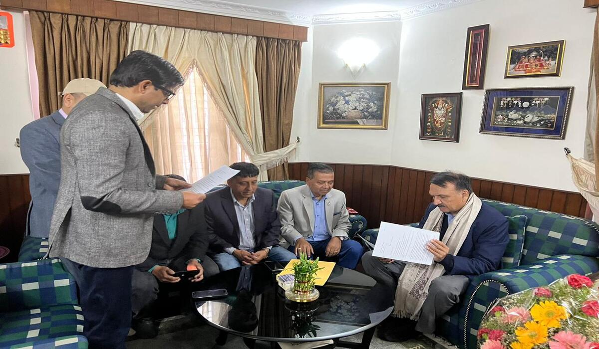 उच्च व्याजदरलाई एकल अंकमा कायम गरिदिन अर्थमन्त्रीलाई लगानीकर्ता संघको आग्रह(मागसहित)