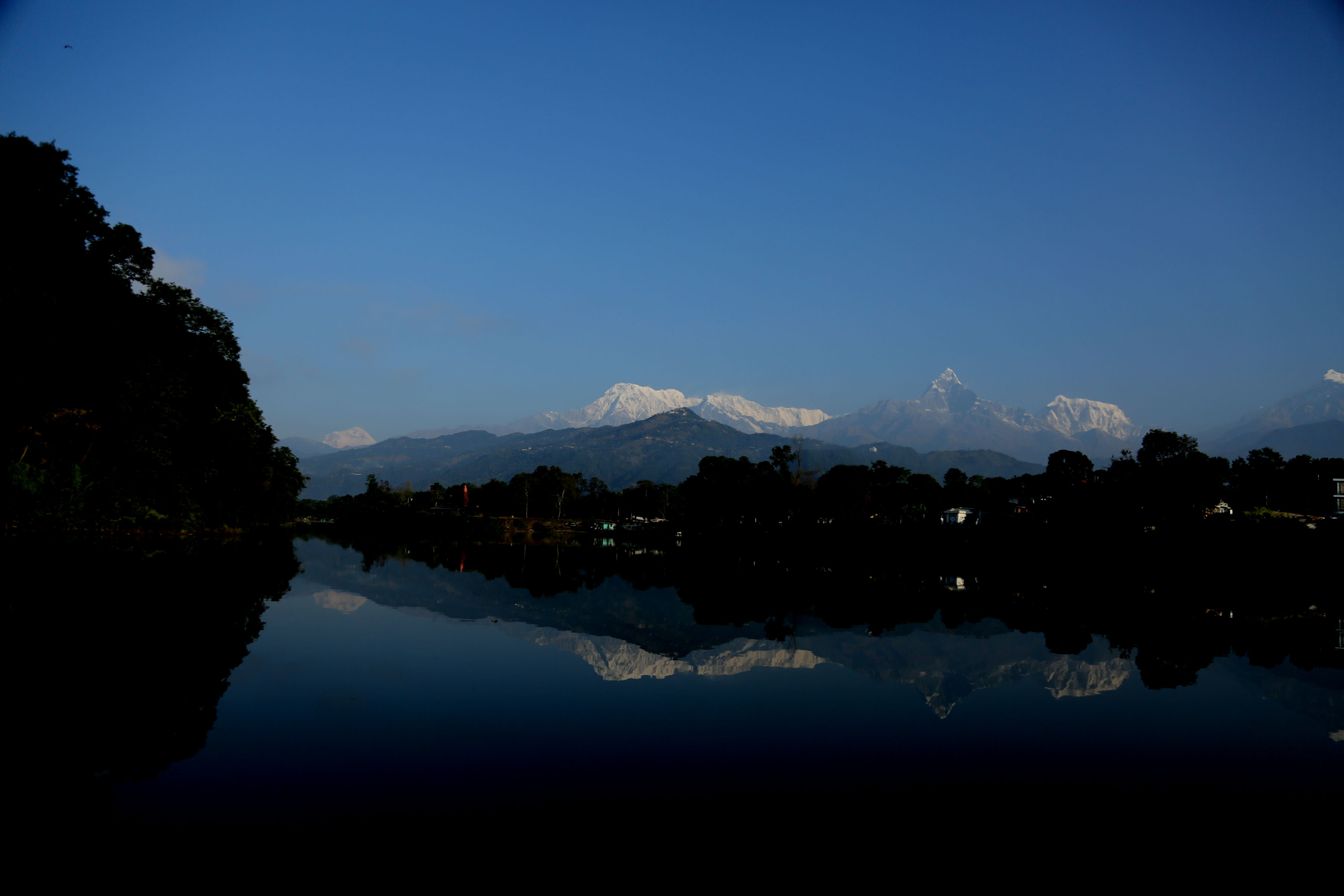 आहा ! माछापुछ्रे हिमशृङ्खला