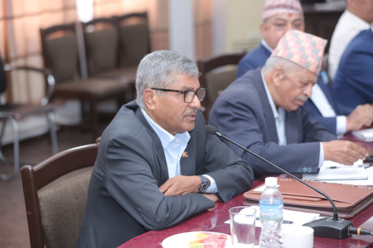 मौद्रिक नीति लचिलो आउँछ, कसिलो गर्नुपर्ने कुनै कारण छैन - पूर्वगभर्नर अधिकारी