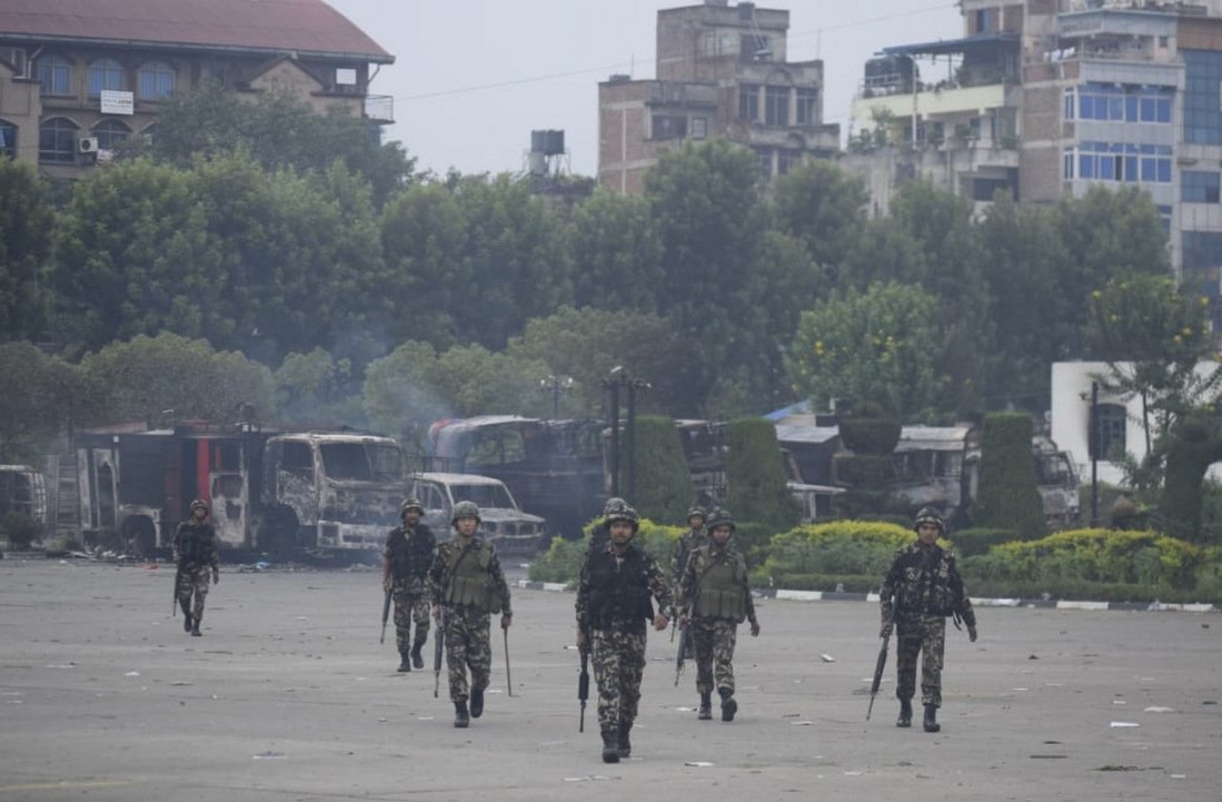 अनधिकृत हातहतियार बुझाउनू - नेपाली सेना