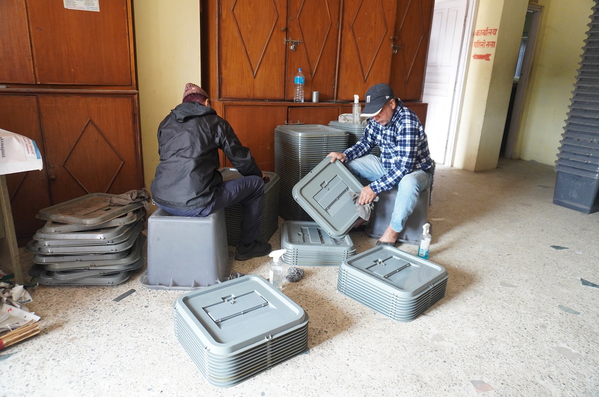 कर्णाली प्रदेशका १० जिल्लाको मतपत्र पठाउँदै आयोग