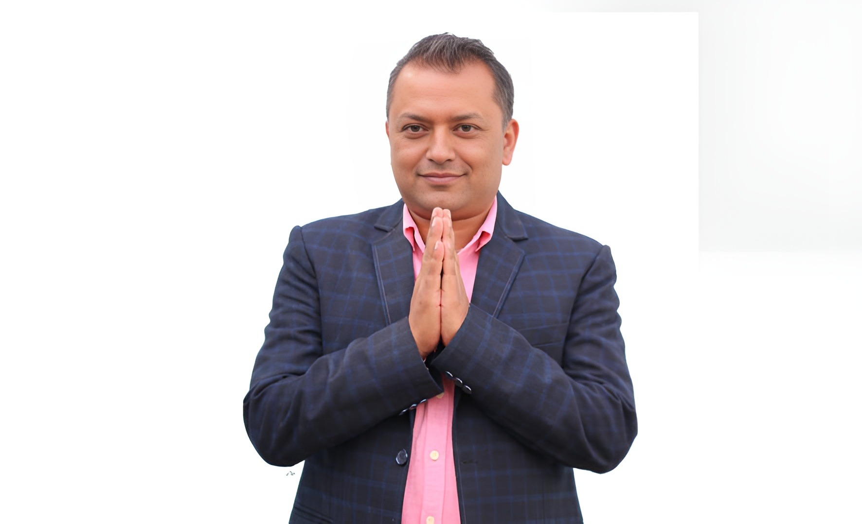 म यहाँ आएर हतारमा हात हल्लाएर फोटो खिचेर छू-मन्तर हुन्नँ - गगन थापा