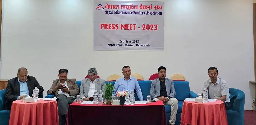 कर्जा असुलीभन्दा लघुवित्तकर्मीको सुरक्षा नै चिन्ताको विषय भएको लघुवित्त बैंकर्स संघको भनाई