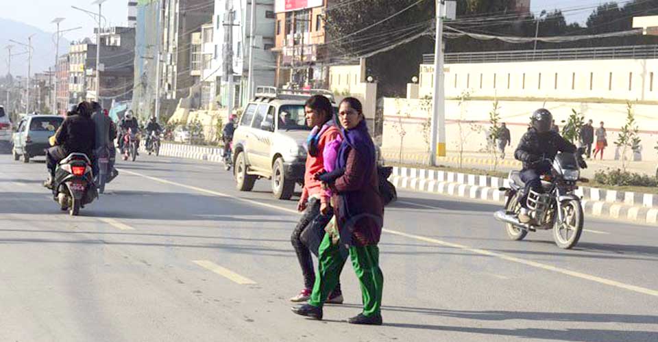 अब सर्वसाधारणले जथाभावी बाटो काटे रु २०० तिर्नु पर्ने जरिवाना हट्यो