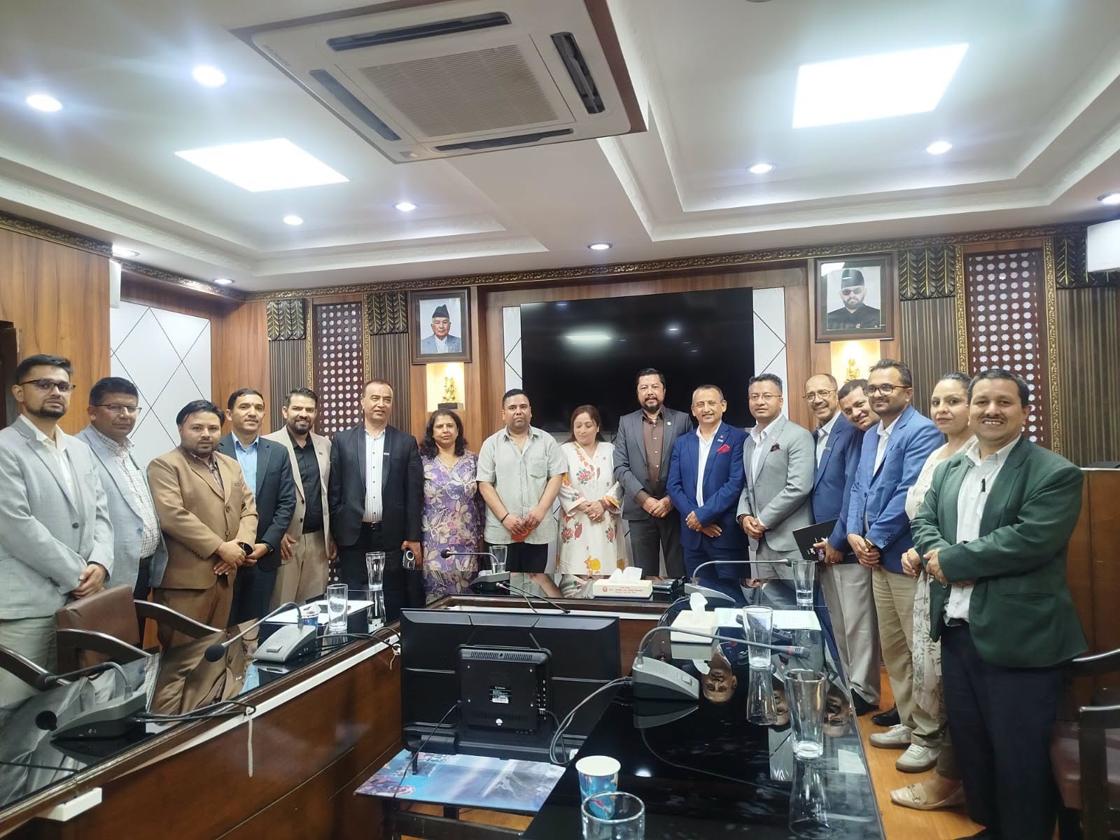 निजी क्षेत्रलाई विद्युत व्यापार र प्रसारण लाइन निर्माणमा सहभागी गराउन इप्पानको जोड, ऊर्जा मन्त्रीसमक्ष ३८ बुँदे मागपत्र पेश