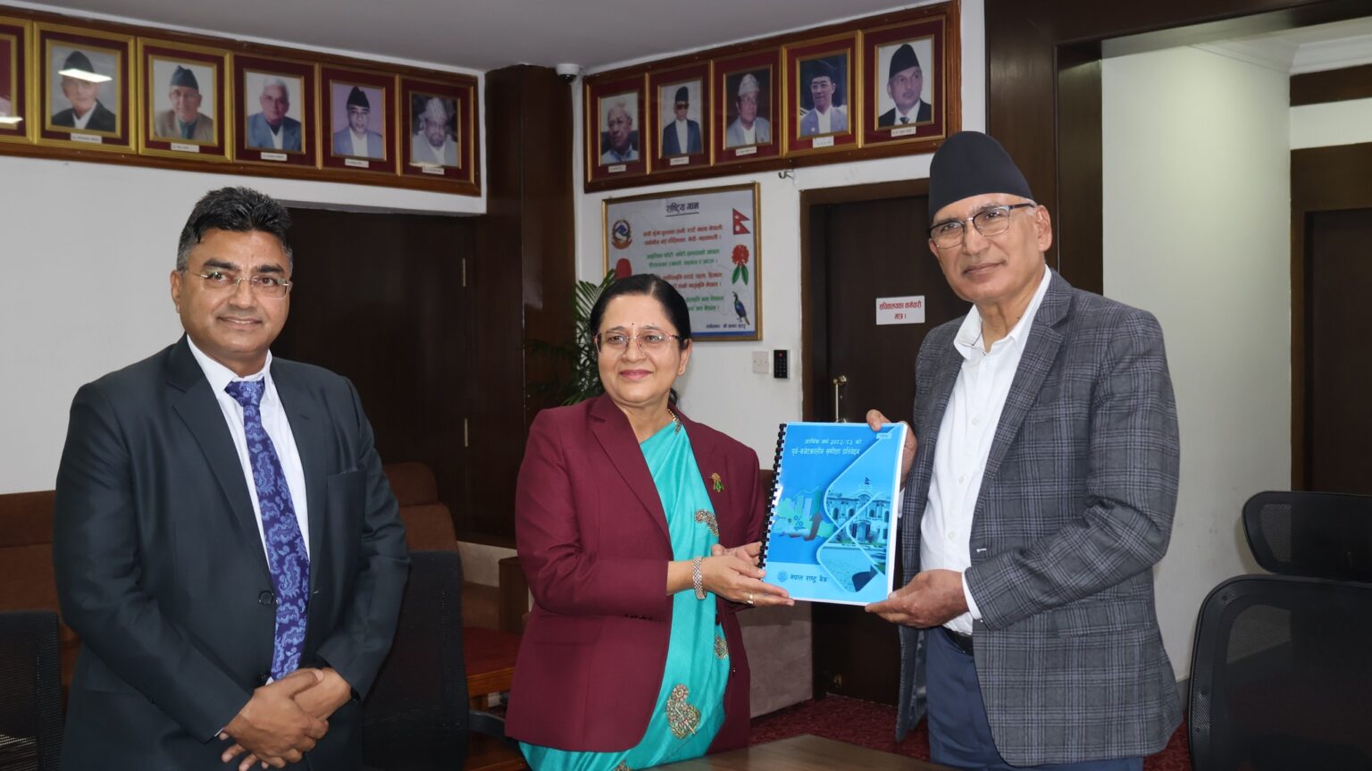 राष्ट्र बैंकद्वारा पूर्वबजेटकालीन समीक्षा प्रतिवेदन अर्थ मन्त्रालयमा पेस