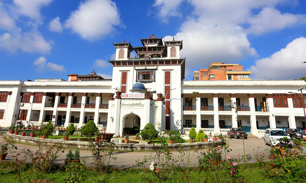 तपाईँसँग ‘भोटर्स कार्ड’  छैन ? यी परिचयपत्रका आधारमा गर्न पाउनुहुनेछ मतदान