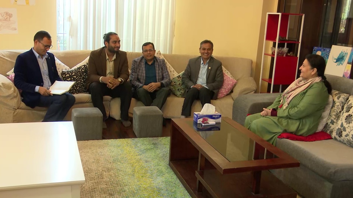 पूर्वराष्ट्रपति भण्डारीको क्षतिग्रस्त घरको गृहमन्त्रीले गरे निरीक्षण