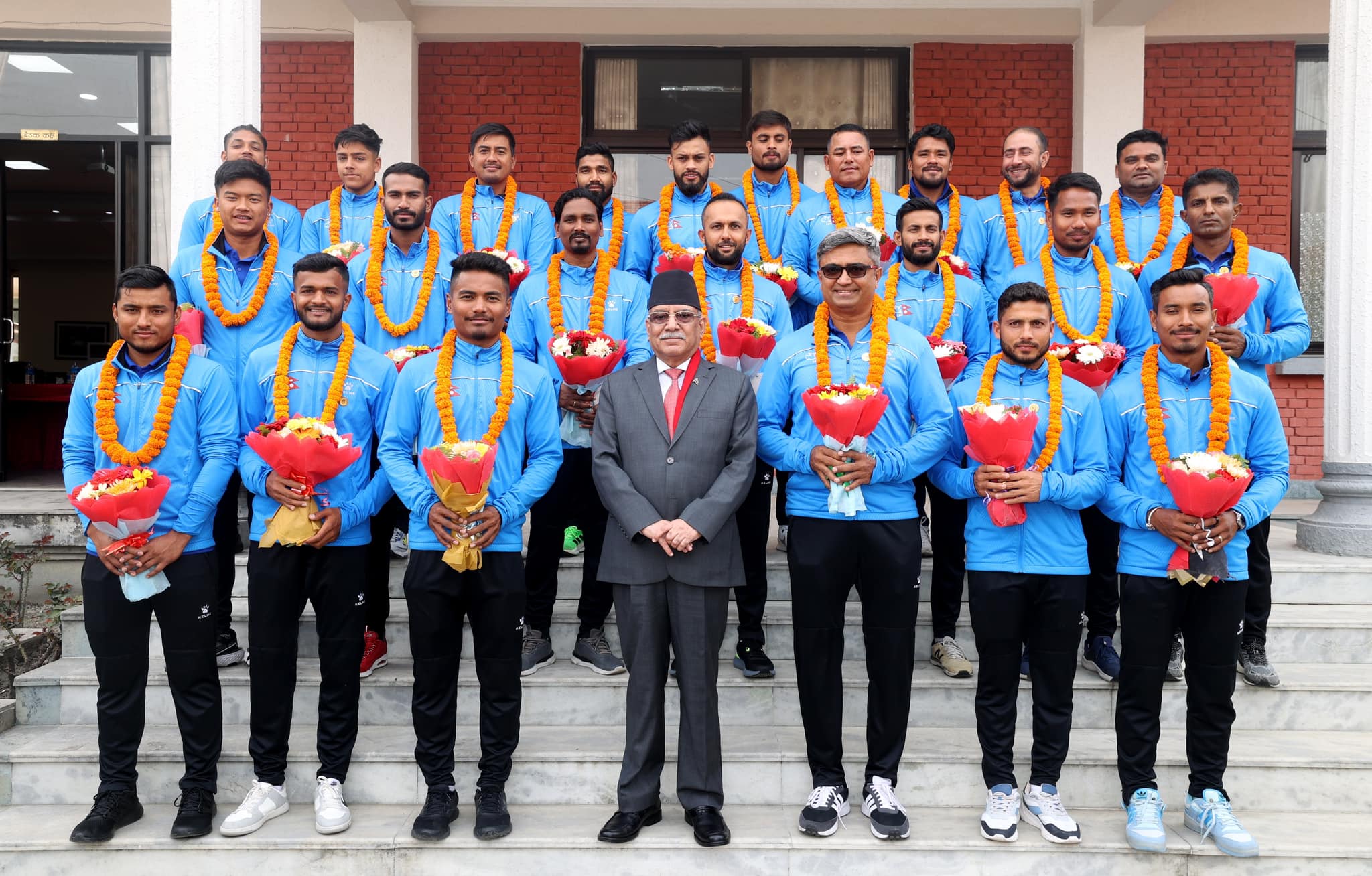 नेपाली क्रिकेट टोलीलाई जनही ३ लाख रुपैयाँ पुरस्कार दिने प्रधानमन्त्री प्रचण्डको घोषणा