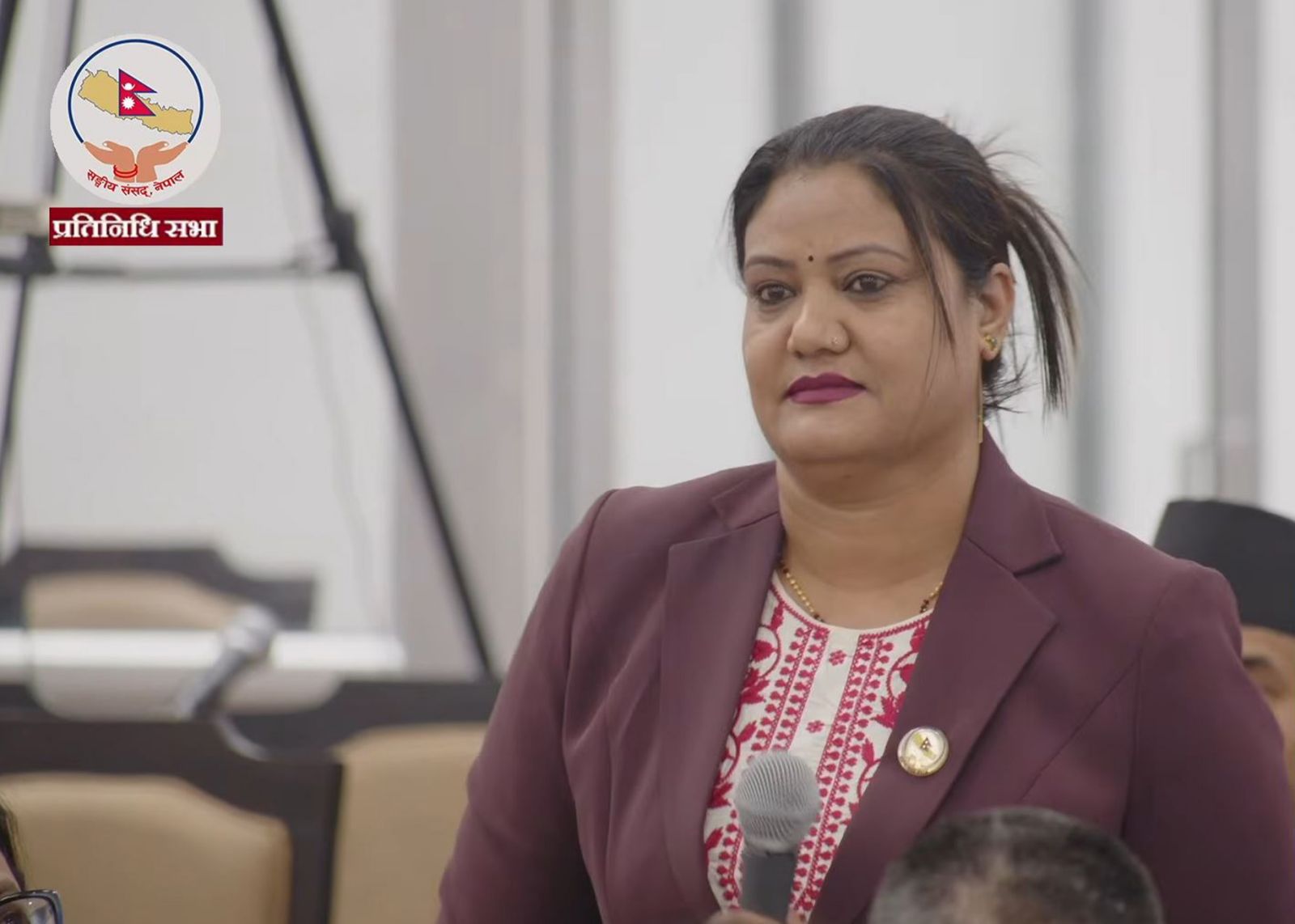 सरकारलाई रास्वपा सांसदको प्रश्न: सरकार हाम्रो छ भन्दैमा मैले प्रश्न सोध्न नपाउने हो ?