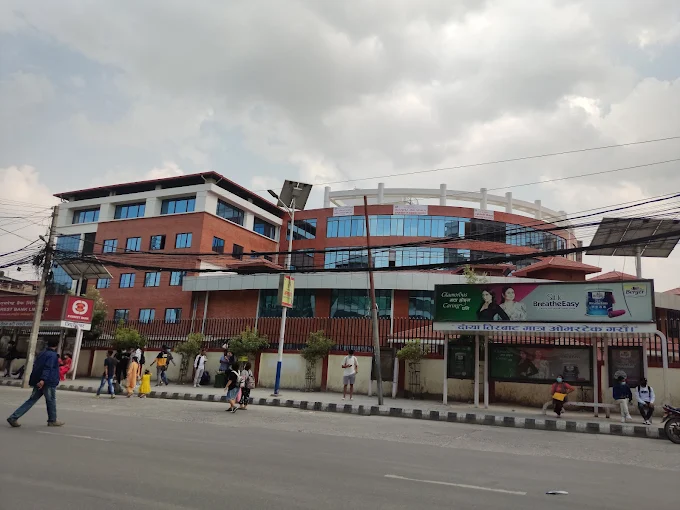 महानगर प्रहरीले बाइकमा ह्वील लक लगाएपछि राहदानी विभाग अगाडि युवकले लगाए शरीरमा आगो