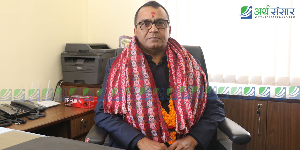 पदभार ग्रहण गर्दै हमालले भने, "साना लगानीकर्तालाई नबचाउने मार्केट कहिल्यै राम्राे हुँदैन"