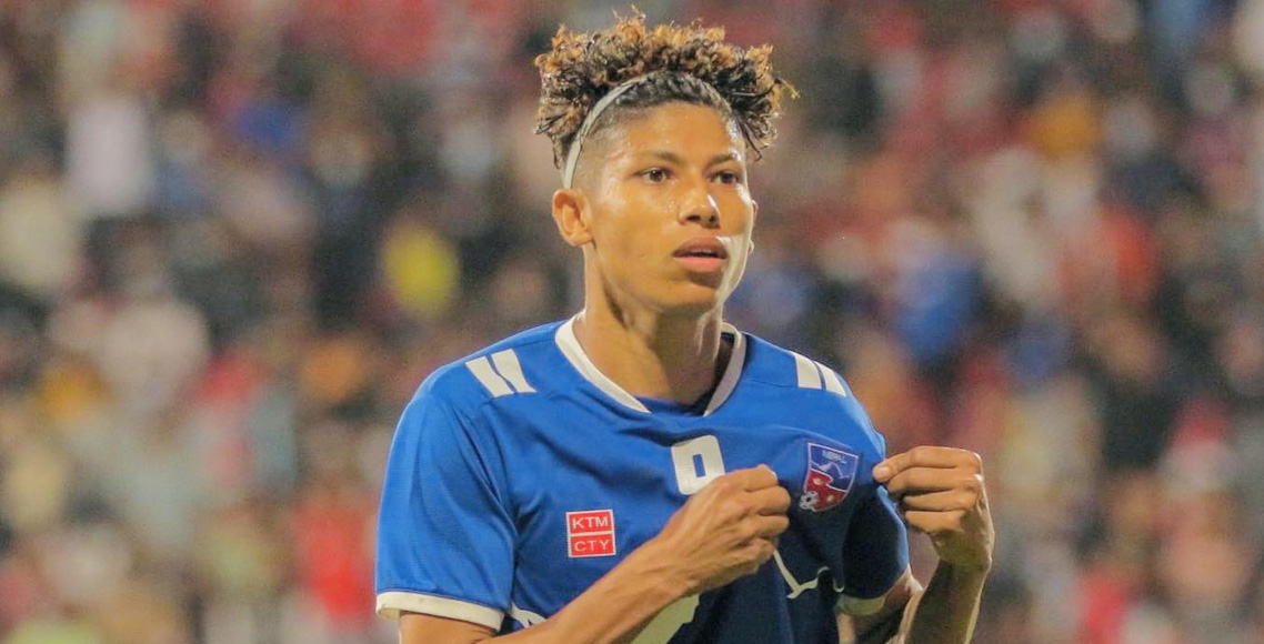 फुटबल कप्तान साम्बाको उपचारका लागि कांग्रेसले गर्यो ५ लाख सहयोग