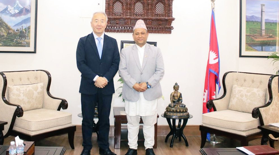 नेपालका लागि जापानका राजदूतसँग परराष्ट्रमन्त्रीको भेटवार्ता