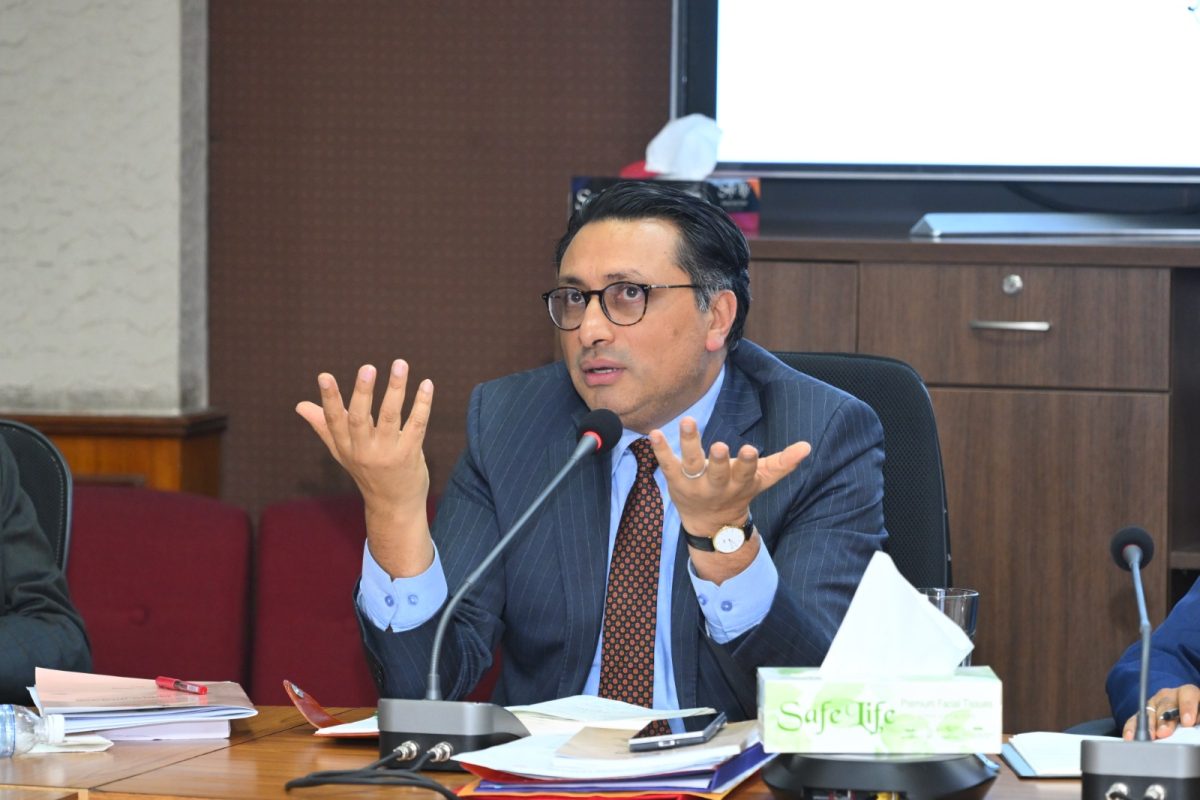 लघुवित्त पीडितसँग वार्ता गर्न अर्थमन्त्रीद्वारा समिति गठन