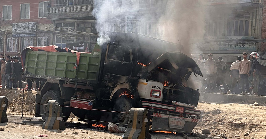 टिप्परको ठक्करबाट स्कुटर चालकको मृत्यु, बनेपा तनावग्रस्त