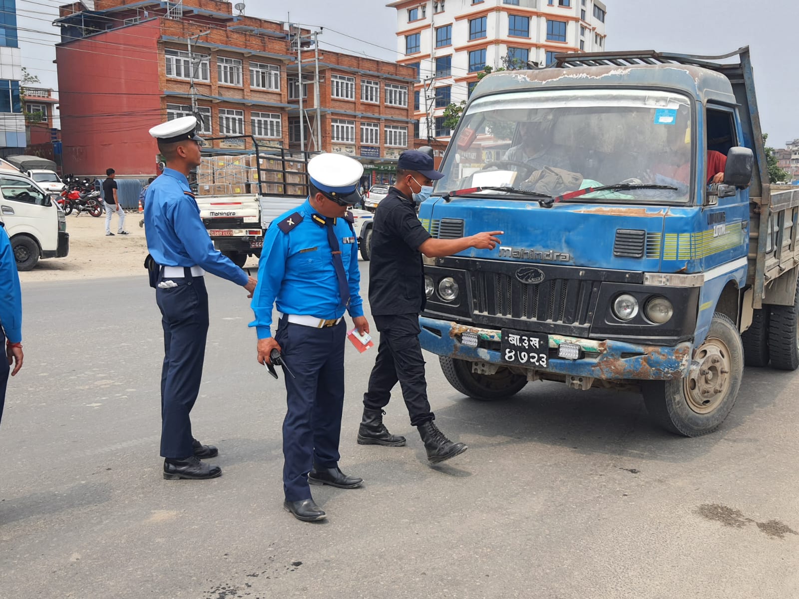 यान्त्रिक चेकिङ्गमा ७४ जना चालक कारबाहीमा