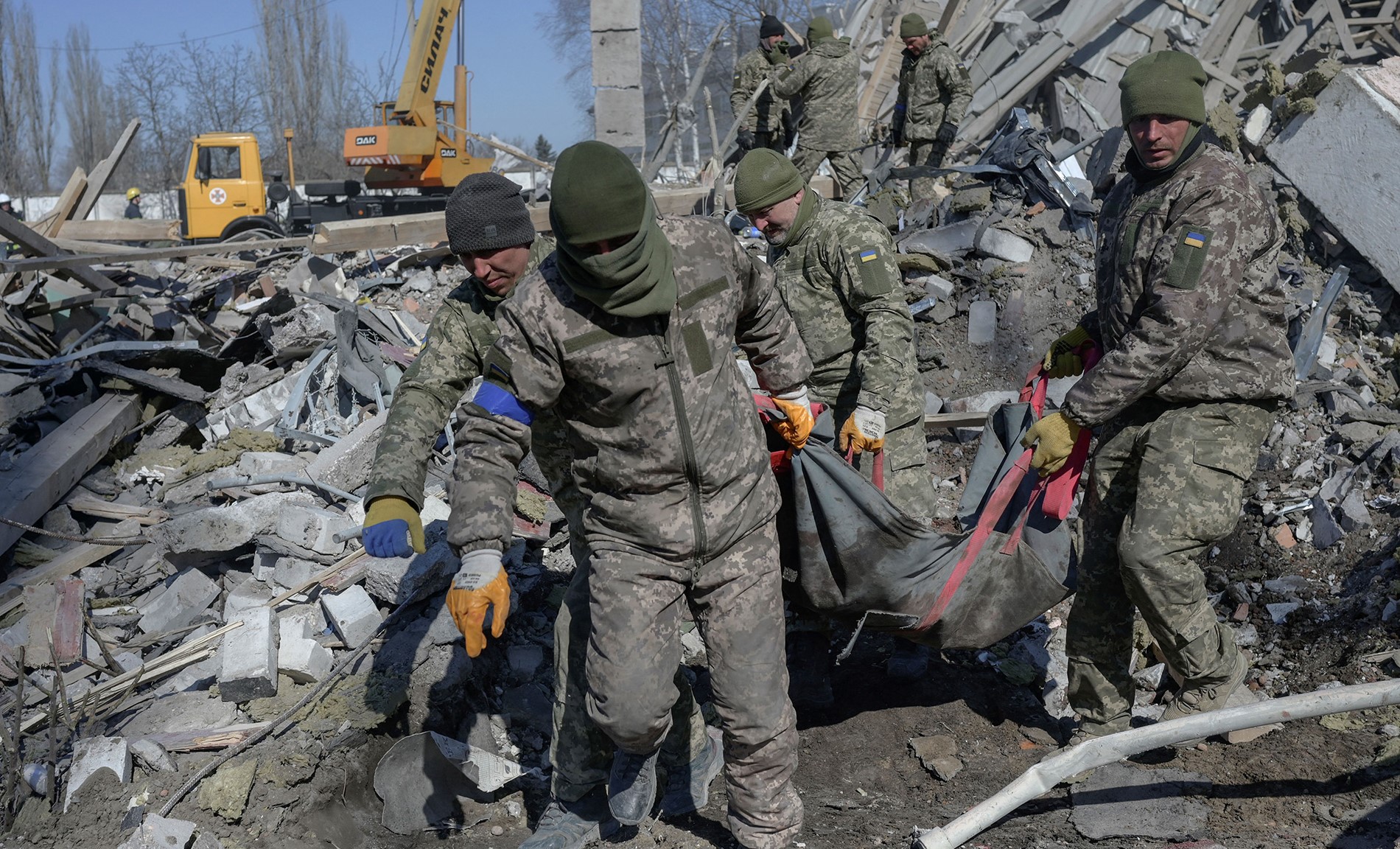 पूर्वी युक्रेन र दक्षिणी क्षेत्रलाई नियन्त्रणमा लिन खोज्दै रुसी सेना