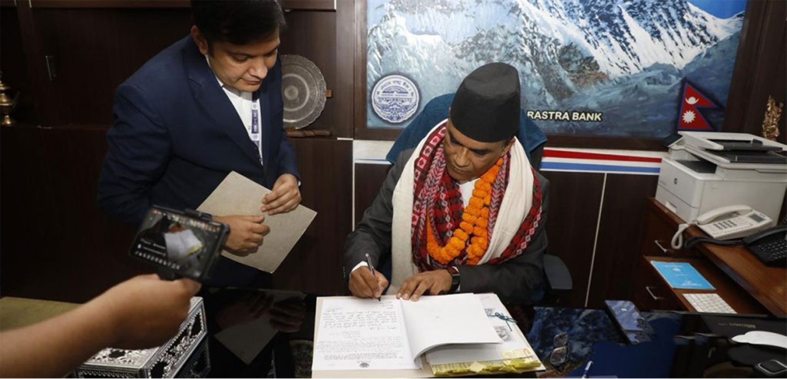 नवनियुक्त गभर्नरले सम्हाले कार्यभार