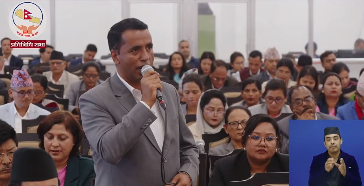 सरकारमाथि सांसद दुलालको व्यंग्य– आलोचना नगरौँ, सरकारले जे गर्छ राम्रै गर्छ